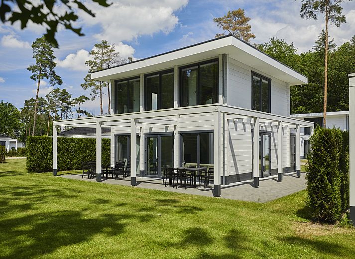 Geniet van rust en natuur in Mooi Zutendaal, een 6-persoons villa in Limburg, Belgie, omringd door groen en moderne architectuur.