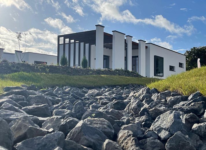 Pietersheim Cottage 6 in Zutendaal, Limburg, Belgie biedt een modern vakantiehuis met een prachtig terras en natuurlijke omgeving.