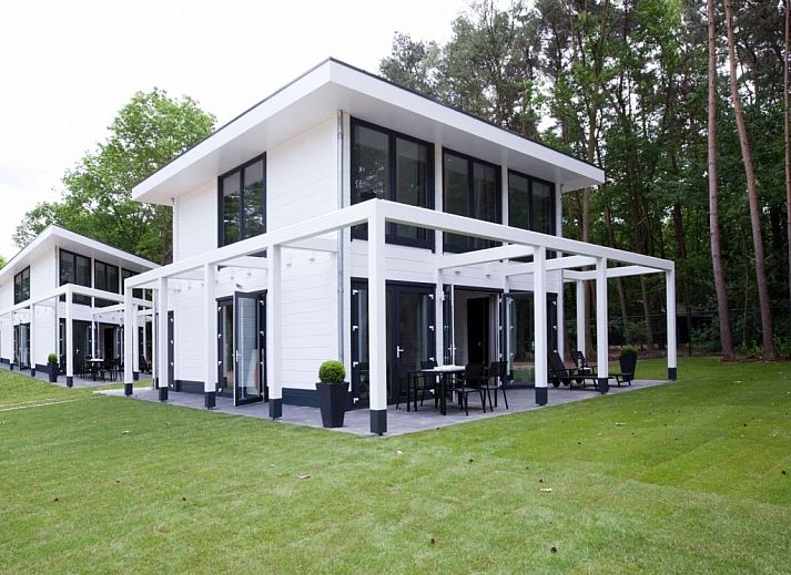Plattegrond van Mooi Zutendaal 4-persoons wellnessvilla in Limburg, Belgie, met moderne binnenruimte en ontspannend terras.