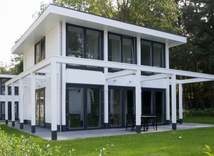 Plattegrond van Mooi Zutendaal 4-persoons wellnessvilla in Limburg, Belgie, met moderne binnenruimte en ontspannend terras.