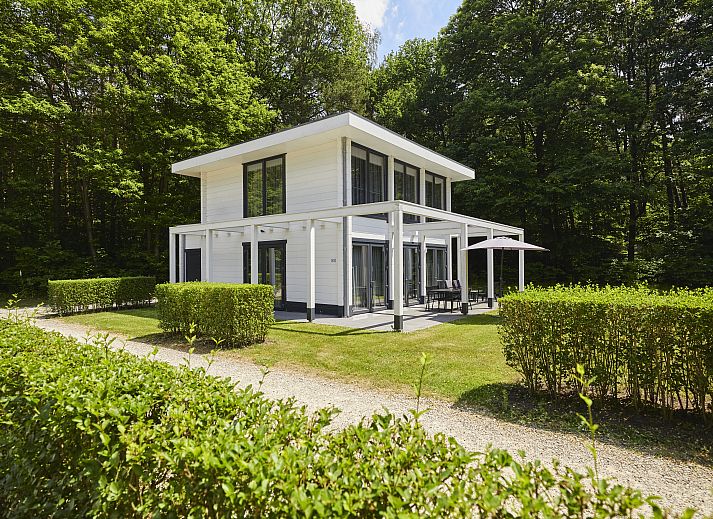 Moderne wellnessvilla Mooi Zutendaal in Belgie biedt luxe verblijf in een serene omgeving, ideaal voor een ontspannen vakantie in Limburg.