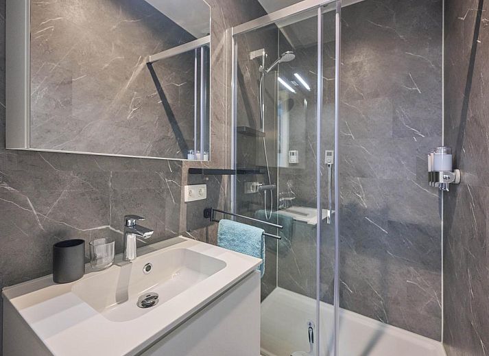 Ruime eet- en woonkamer in De Eekhoorn vakantiehuis, Zutendaal, ideaal voor ontspannen dineren.