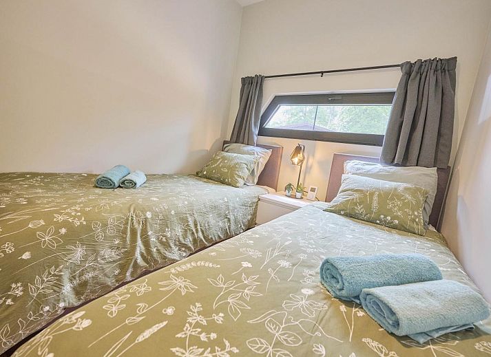 Ruime eet- en woonkamer in De Eekhoorn vakantiehuis, Zutendaal, ideaal voor ontspannen dineren.