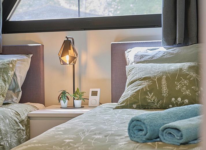 Ruime eet- en woonkamer in De Eekhoorn vakantiehuis, Zutendaal, ideaal voor ontspannen dineren.