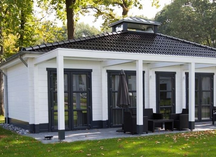 Plattegrond van Mooi Zutendaal 4-persoons villa 4CE in Limburg, Belgie, met ruime woonkamer, moderne keuken en comfortabele slaapkamers.
