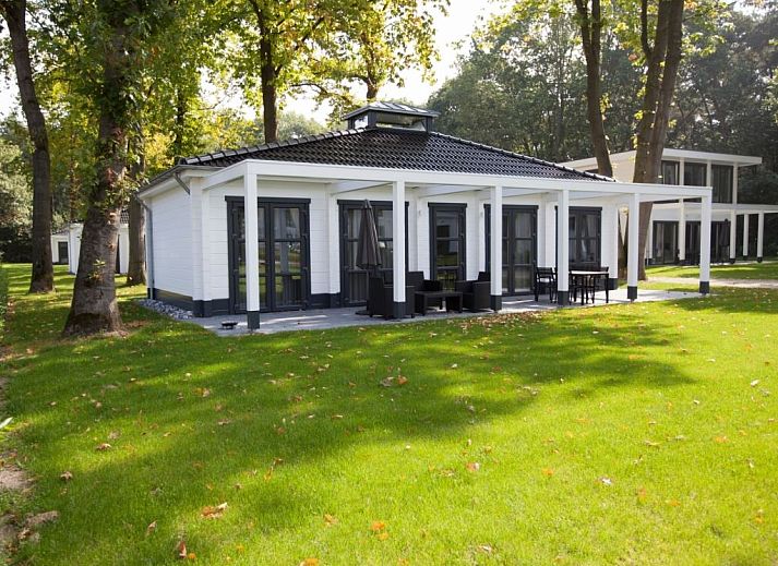 Plattegrond van Mooi Zutendaal 4-persoons villa 4CE in Limburg, Belgie, met ruime woonkamer, moderne keuken en comfortabele slaapkamers.