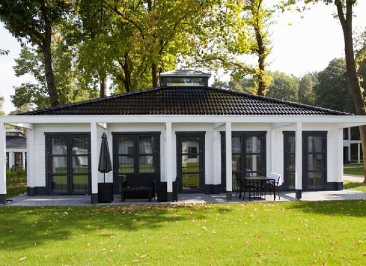 Plattegrond van Mooi Zutendaal 4-persoons villa 4CE in Limburg, Belgie, met ruime woonkamer, moderne keuken en comfortabele slaapkamers.