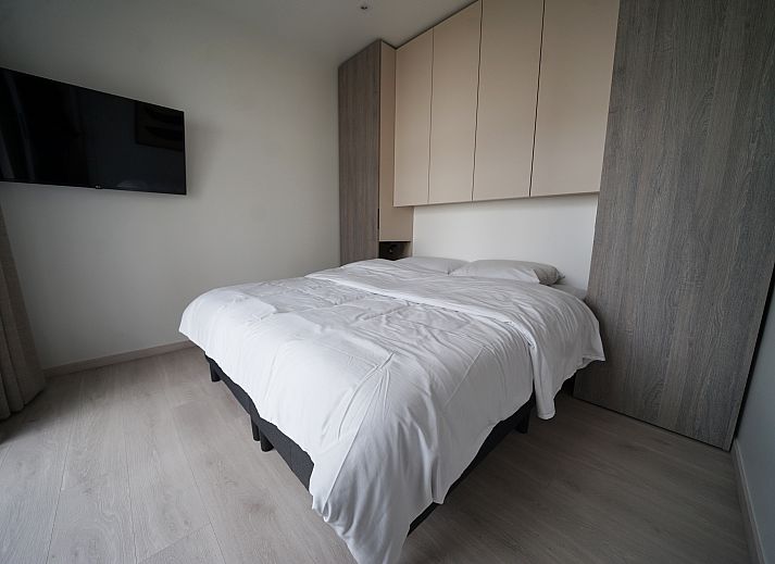 Chalet in Zutendaal overlooking water and green surroundings in Limburg, Belgium. Enjoy the serene nature from this modern vacation accommodation.