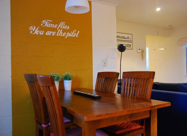 Charmante entree van Akkermanshof vakantiehuis in Bocholt, Limburg, Belgie met gezellige decoratie.