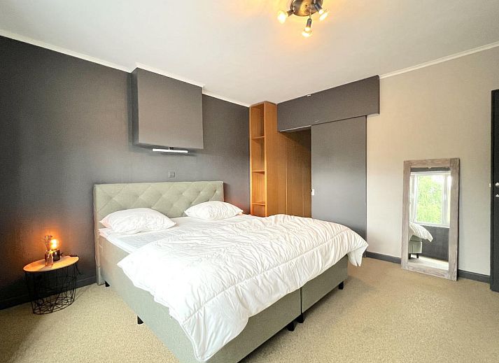 Moderne badkamer van t Vennehuisje, vakantiehuis in Genk, Limburg, Belgie, met ruime douche en stijlvolle inrichting.