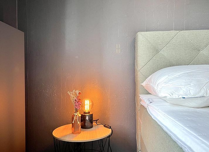 Moderne badkamer van t Vennehuisje, vakantiehuis in Genk, Limburg, Belgie, met ruime douche en stijlvolle inrichting.