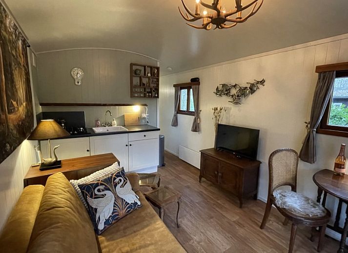 Guest house 056609 • Special overnight stays Limburg • Romantische pipowagen in het bos nabij Maastricht met 2 slaa 
