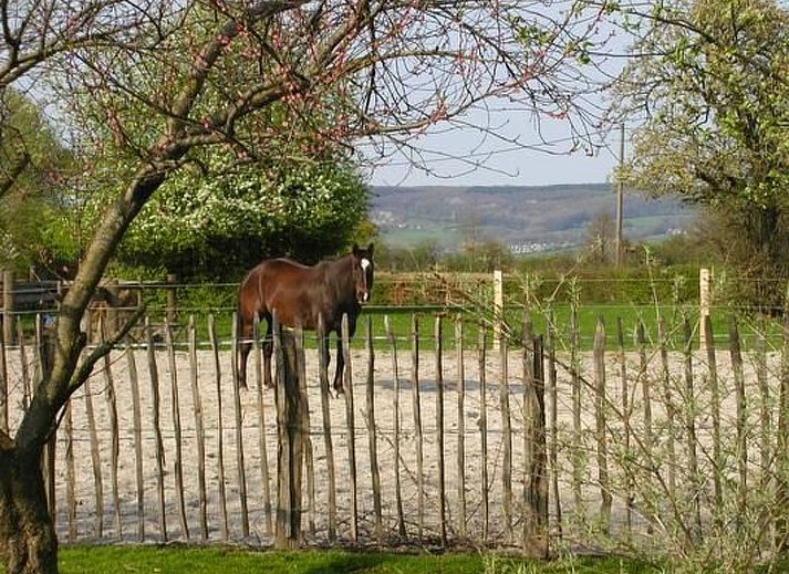 Cozy bedroom of Apartment Vue au Jardin in Hombourg, Ardennes, with a comfortable bed and views of the green surroundings.