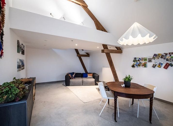 Breathtaking views of the surroundings of Cottage in Aubel, bed and breakfast in the Ardennes, with rolling hills at sunset.