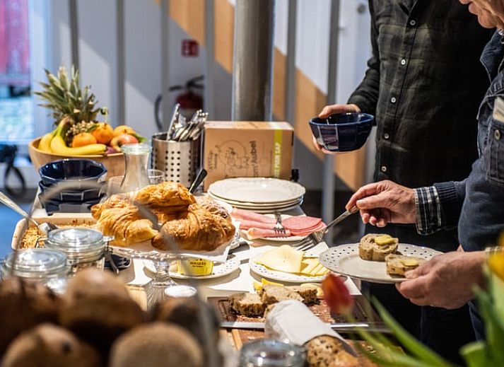 Breathtaking views of the surroundings of Cottage in Aubel, bed and breakfast in the Ardennes, with rolling hills at sunset.