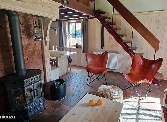 Chalet Pont du Waud, ein charmantes Ferienhaus in Waimes in den Ardennen mit einer gemuetlichen Terrasse und einer gruenen Umgebung.