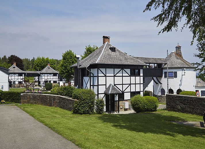 Grundriss des 6-Personen-Turmhauses "Village les Gottales" in Trois-Ponts, Ardennen. Komfortable Aufteilung mit Wohnzimmer, Kueche und Badezimmer.