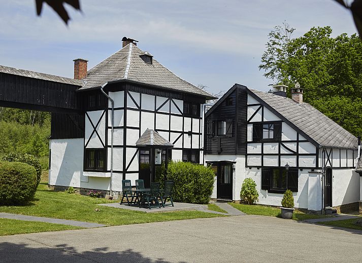 Village les Gottales 6-persoons bungalow in Trois-Ponts, Ardennen, Belgie met charmante buitenruimte en groene omgeving.