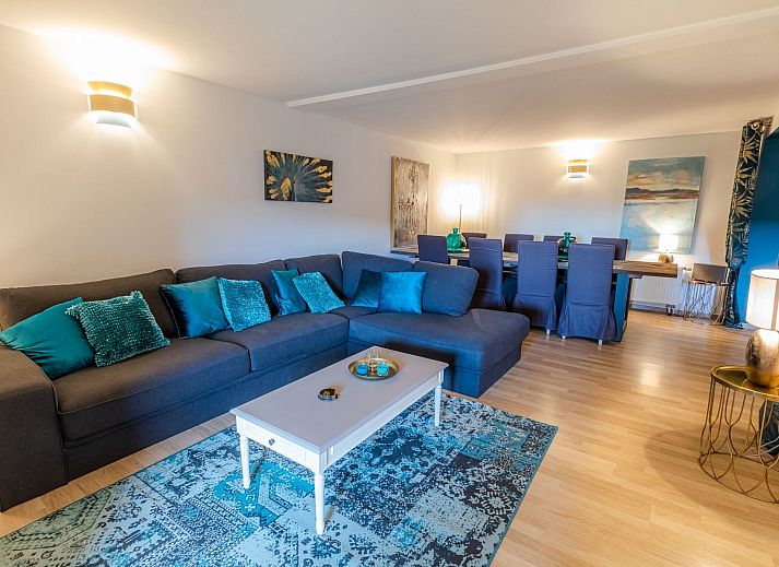 Geniet van luxe ontspanning in de jacuzzi van Vakantiehuis Landhaus mit Jacuzzi in La Gleize, omgeven door de serene natuur van de Ardennen.