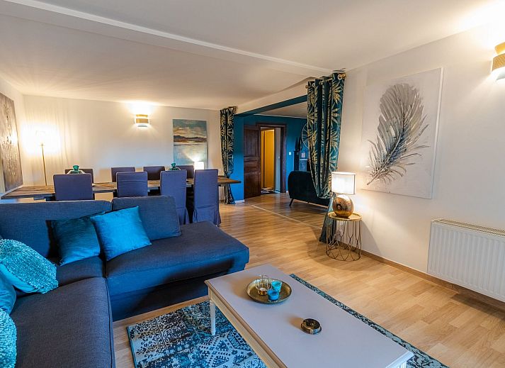 Geniet van luxe ontspanning in de jacuzzi van Vakantiehuis Landhaus mit Jacuzzi in La Gleize, omgeven door de serene natuur van de Ardennen.