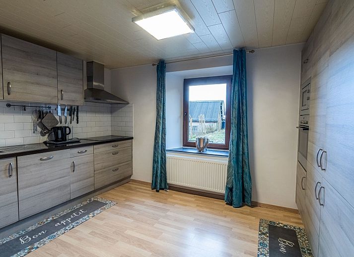 Ontspan op het terras van Vakantiehuis Landhaus mit Jacuzzi in La Gleize, Ardennen, Belgie, omringd door rustieke charme en natuur.