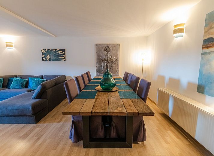 Ontspan op het terras van Vakantiehuis Landhaus mit Jacuzzi in La Gleize, Ardennen, Belgie, omringd door rustieke charme en natuur.