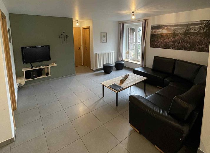 Gezellig terras met hot tub bij vakantiehuis ARD162 in Stavelot, Ardennen, Belgie.