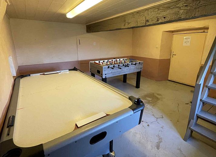 Moderne badkamer met douche in vakantiehuis ARD162 in Stavelot, Ardennen, Belgie.