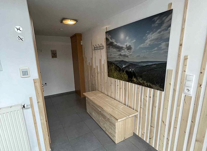 Moderne badkamer met douche in vakantiehuis ARD162 in Stavelot, Ardennen, Belgie.