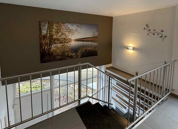 Moderne badkamer met douche in vakantiehuis ARD162 in Stavelot, Ardennen, Belgie.