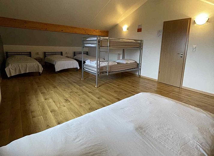 Comfortabele slaapkamer in vakantiehuis ARD162, Stavelot, Ardennen, Belgie met uitzicht op de natuur.