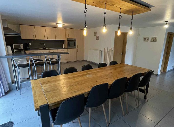 Comfortabele slaapkamer in vakantiehuis ARD162, Stavelot, Ardennen, Belgie met uitzicht op de natuur.