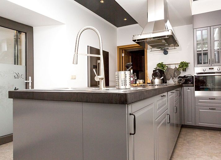 Guest house 061627 - Holiday property Liege - Vakantiehuis Villa "Marie France" Wellness 9 Personen