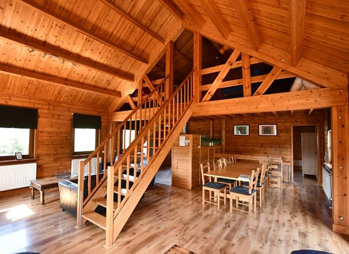 Buitenterras van Vakantiehuis in Stavelot, Ardennen, met ruime zitgelegenheid en uitzicht op de groene omgeving.