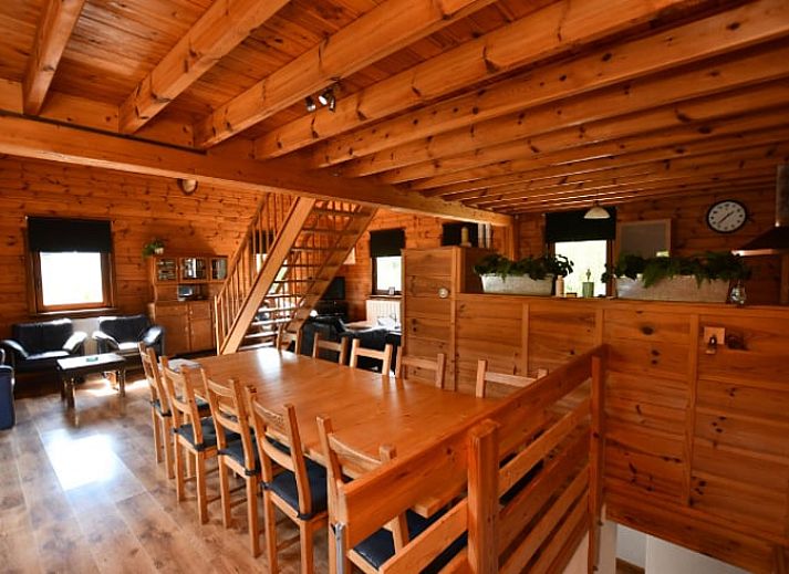 Buitenterras van Vakantiehuis in Stavelot, Ardennen, met ruime zitgelegenheid en uitzicht op de groene omgeving.