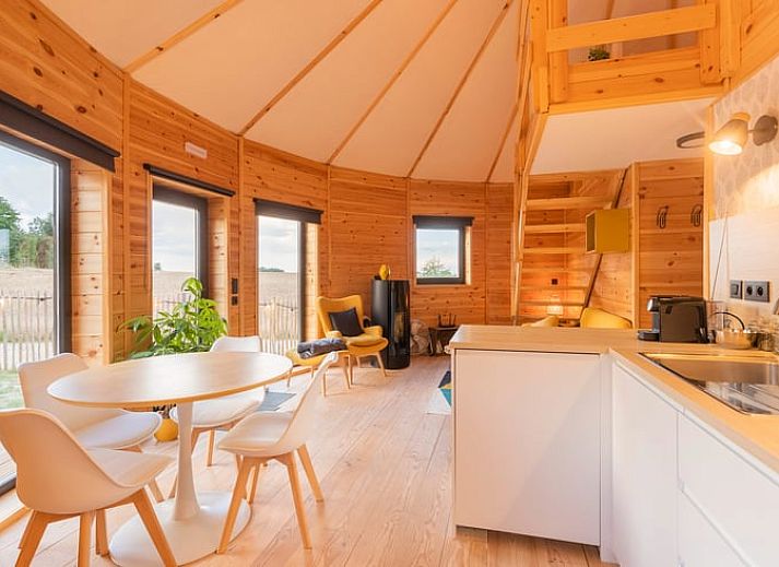 Entspannen Sie sich auf der Terrasse von Holiday home in Hannut, einem charmanten Ferienhaus in den ruhigen Ardennen, Luettich, Belgien.
