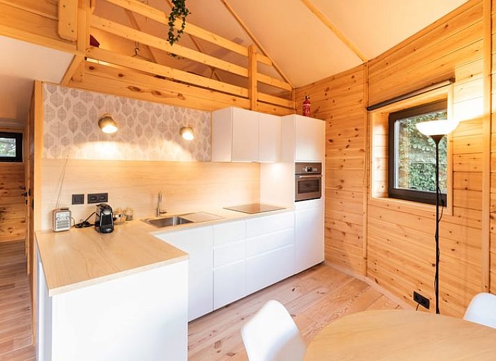 Entspannen Sie sich auf der Terrasse von Holiday home in Hannut, einem charmanten Ferienhaus in den ruhigen Ardennen, Luettich, Belgien.