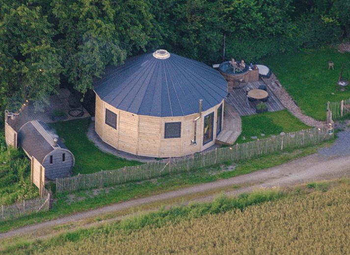 Helle Einrichtung des Ferienhauses in Hannut, ein einzigartiges Ferienhaus in den schoenen Ardennen, Luettich, Belgien.