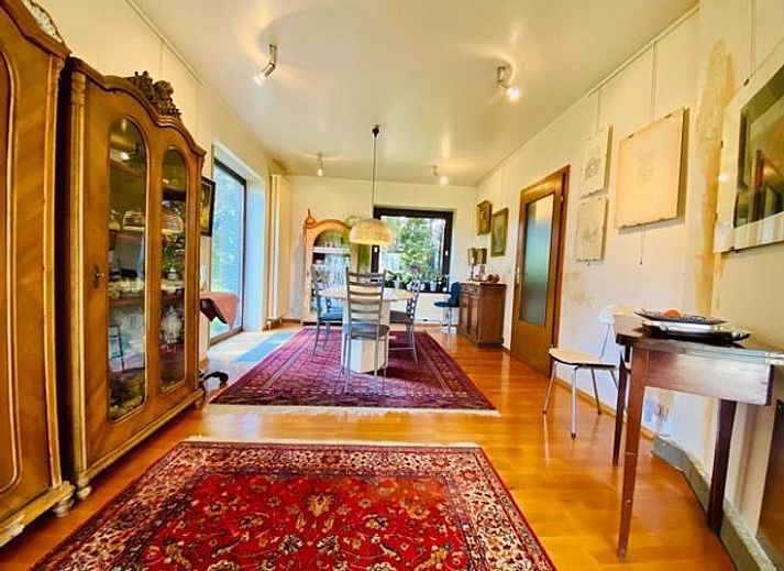 Veranda des freistehenden Hauses in Olne, umgeben von Natur in den Ardennen, Lttich, Belgien. Perfektes Ferienhaus fr diejenigen, die Ruhe und Frieden suchen.