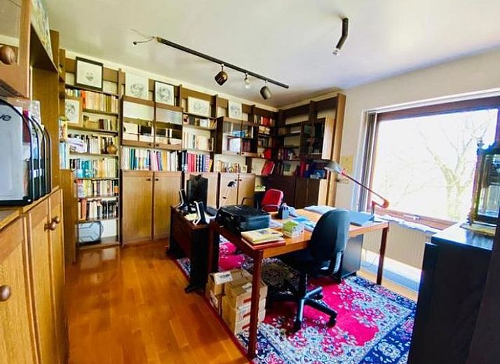 Veranda des freistehenden Hauses in Olne, umgeben von Natur in den Ardennen, Lttich, Belgien. Perfektes Ferienhaus fr diejenigen, die Ruhe und Frieden suchen.