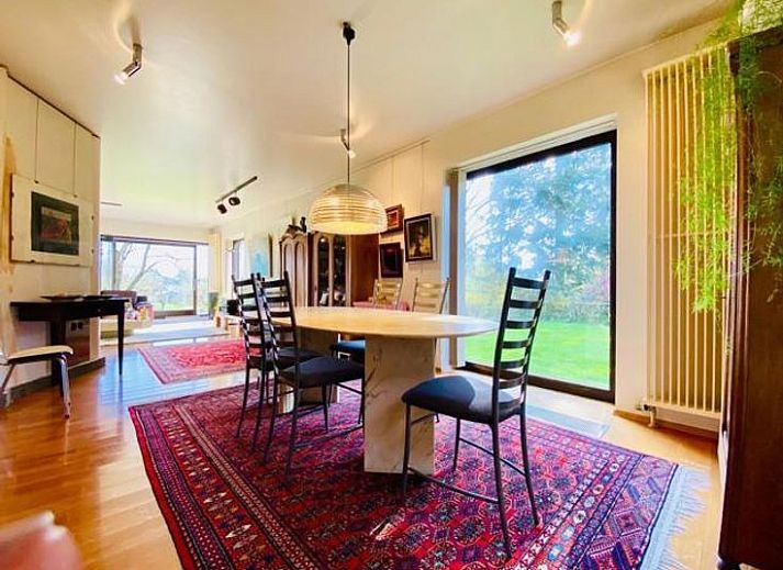 Veranda des freistehenden Hauses in Olne, umgeben von Natur in den Ardennen, Lttich, Belgien. Perfektes Ferienhaus fr diejenigen, die Ruhe und Frieden suchen.