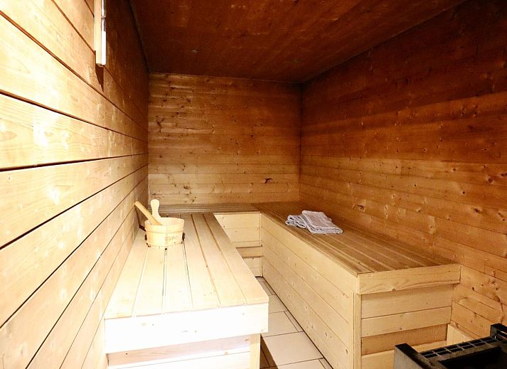 Geniet van het binnenzwembad in vakantiehuis Annexe in Sourbrodt, Ardennen, Belgie. Perfect voor ontspanning in een natuurlijke omgeving.