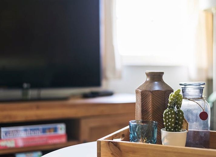 Gemuetliche Kueche im Ferienhaus in Plombieres, Ardennen, Belgien mit moderner Einrichtung und grossem Esstisch.
