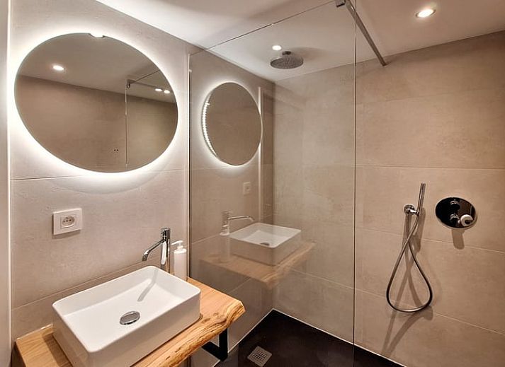 Moderne Kueche im Ferienhaus in Plombieres, Ardennen. Geniessen Sie das Kochen in diesem komfortablen Ferienhaus in Luettich, Belgien.