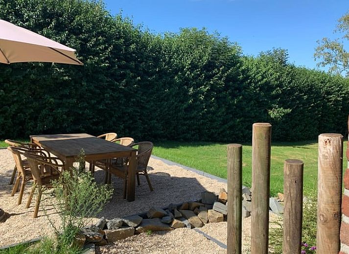 Geniessen Sie das Kochen in der modernen Kueche des Ferienhauses in Plombieres, das in den schoenen Ardennen, Luettich, Belgien liegt.