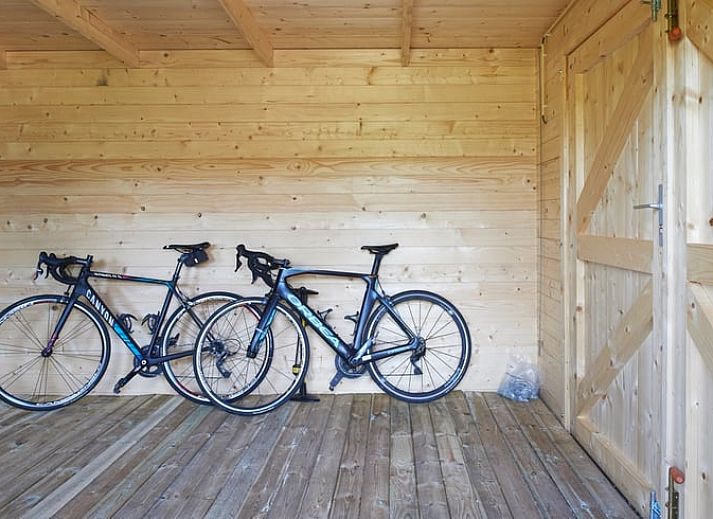 Gemuetliches Esszimmer im Ferienhaus in Plombieres, gelegen in den Ardennen, Luettich, Belgien. Perfekt fuer einen erholsamen Aufenthalt.