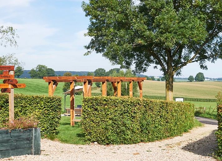 Gemuetliches Esszimmer im Ferienhaus in Plombieres, gelegen in den Ardennen, Luettich, Belgien. Perfekt fuer einen erholsamen Aufenthalt.