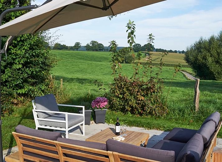 Gemuetliches Esszimmer im Ferienhaus in Plombieres, gelegen in den Ardennen, Luettich, Belgien. Perfekt fuer einen erholsamen Aufenthalt.