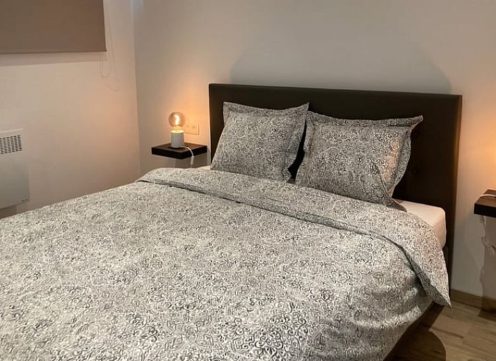 Gemuetliche Terrasse des Ferienhauses in Spa, Ardennen, Belgien, mit Sitzgelegenheiten fuer entspannte Abende.