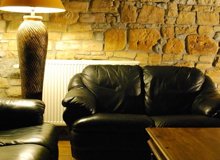 Gites d'Ogne vakantiehuis in Sprimont-Ogne, Ardennen, Belgie met prachtige stenen gevel en weelderige groene omgeving.
